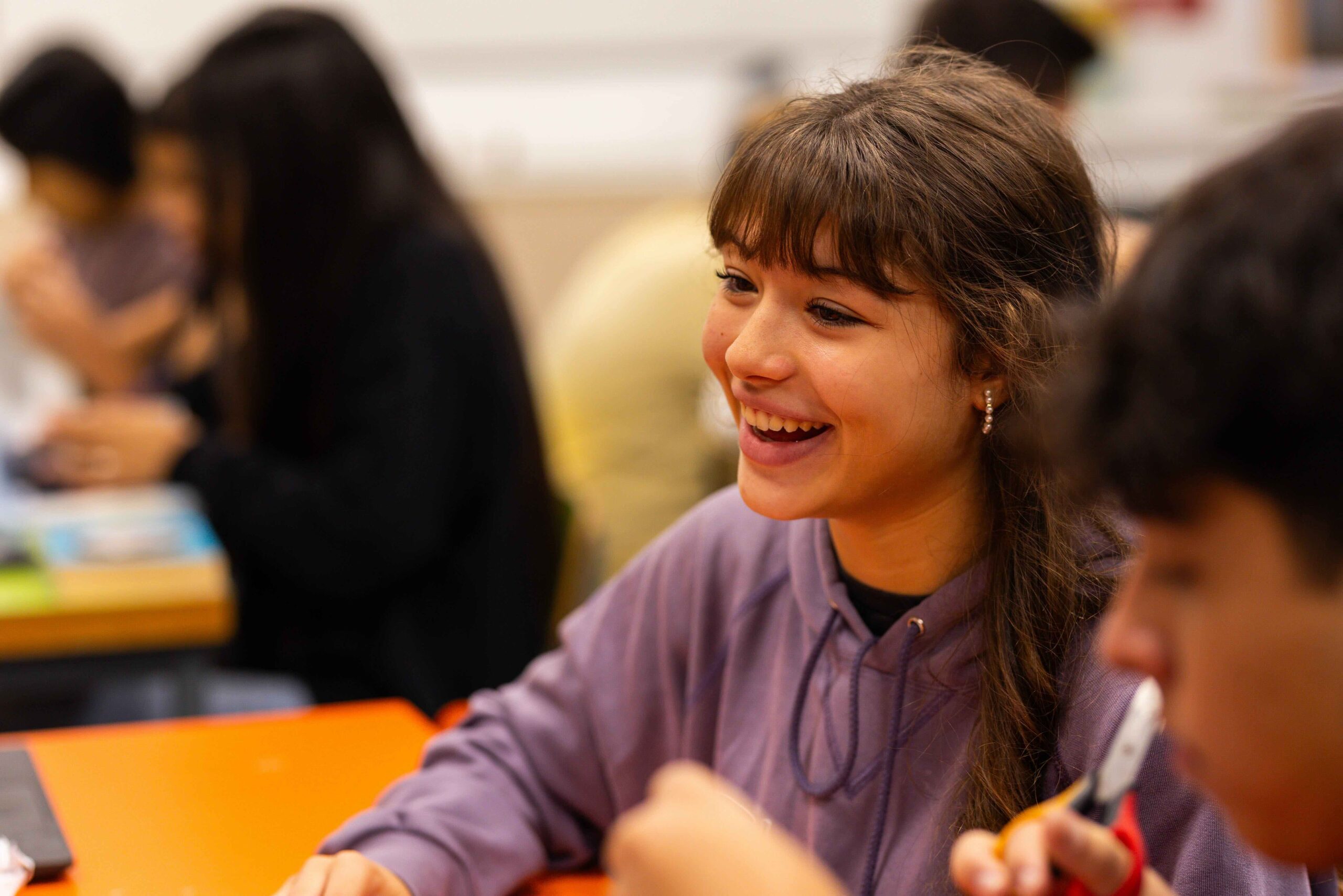 Alumna de secundaria somrient